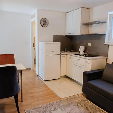 Cozy Apartment In A Peaceful Street Zagreb Exterior foto