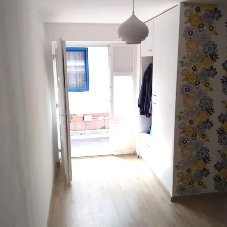 Cozy Apartment In A Peaceful Street Zagreb Exterior foto